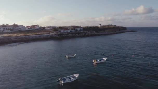 Vue Aérienne Paisible Sur Plage Quebrado Avec Petits Bateaux Pêche — Video