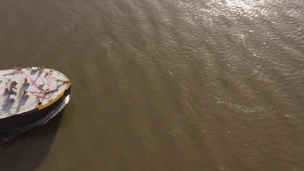 Μπροστά Από Φορτηγίδα Στον Ποταμό Χάντσον Χωρίς Ορόσημα — Αρχείο Βίντεο
