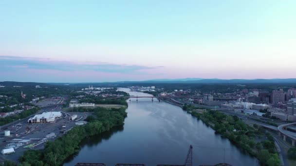 Зворотна Повітряна Лялька Південь Річці Гудзон Перетинає Залізничний Міст — стокове відео