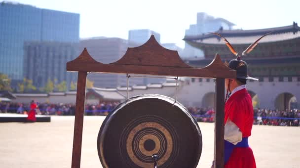 Movimiento Lento Del Gong Tradicional Coreano Palacio Gyeongbokgung — Vídeos de Stock