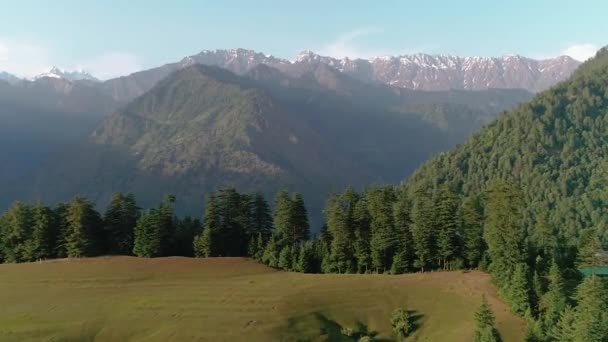 Day Time Aerial View Dolly Zoom Serene Himalayan Mountain Grassland — Stock Video
