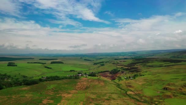 Letecký Záběr Zvlněnou Zelenou Krajinu Cumbrie Jasný Slunečný Den — Stock video