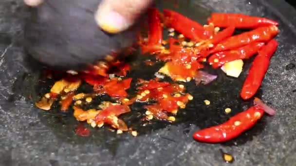 Pulvérisation Sauce Chili Mélange Piments Échalotes Ail Sel Sucre Arômes — Video