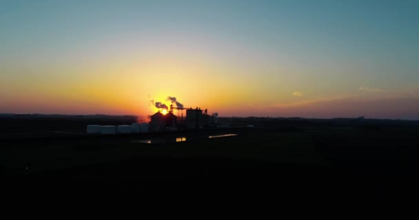 Drone Shot Ethanol Plant Silhouetted Sun Rises Horizon Smoke Plumes — Stock Video