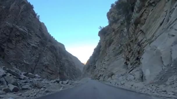 Filmagem Condução Hora Azul Enorme Seco Montanhas Rochosas Kinnaur Himachal — Vídeo de Stock