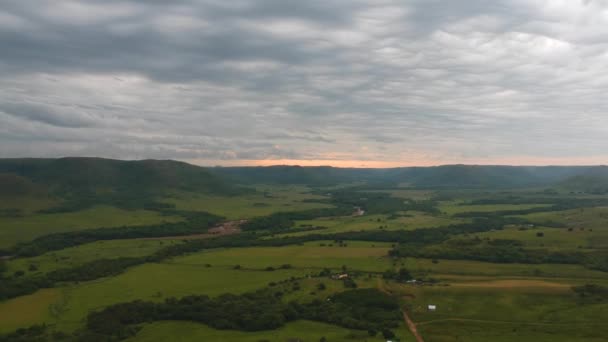 Вид Воздуха Сельскую Местность Уругвая Облачным Закатом Горизонте — стоковое видео