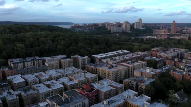 Flygplan Över Inwood Stadsdelen Upper Manhattan New York City Mot — Stockvideo