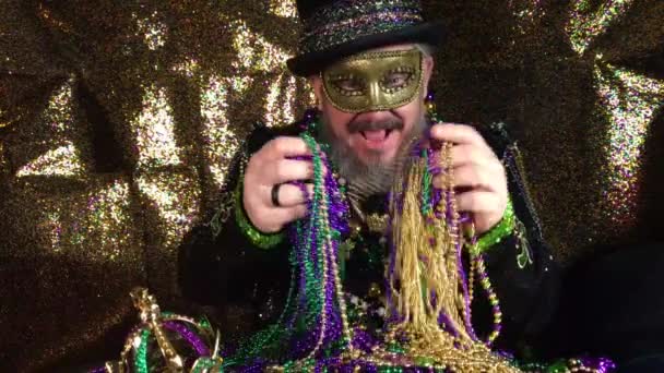 Glücklicher Mardi Gras Mann Schickem Kostüm Mit Zylinderhut Der Einen — Stockvideo