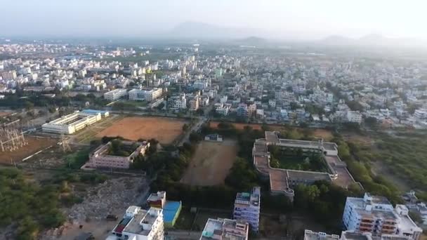 Воздушная Сковорода Прямо Над Городом Чикмагалур Солнечный День Индия — стоковое видео