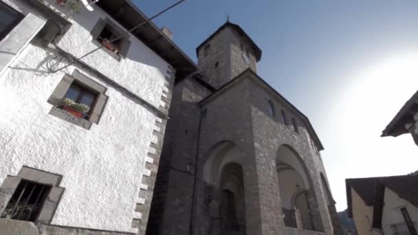 Iglesia Casa Otsagabia Ochagava Navarra España — Vídeos de Stock