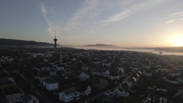 Voando Com Drone Direção Pôr Sol Cidade Trondheim Noruega — Vídeo de Stock