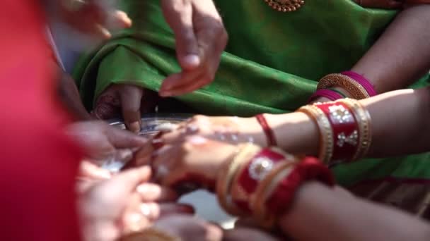 Indian Women Wearing Vibrant Colourful Attire Doing Traditional Bengali Wedding — Stock Video