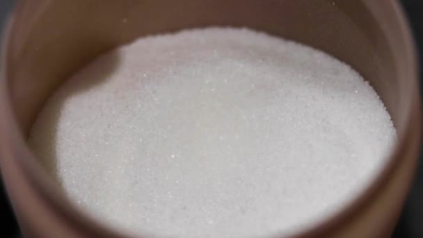 Orang Mengambil Sendok Penuh Gula Dari Mangkuk Gula Masih Ditembak — Stok Video