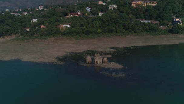 Petite Ville Culture Hindoue Avec Temple Historique Immergé Sous Lac — Video