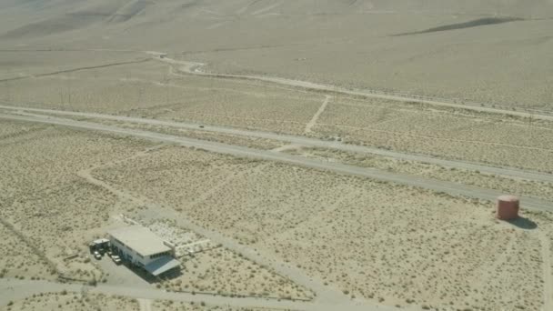 Volar Sobre 395 Autopista Desierto Mojave California Con Los Coches — Vídeos de Stock