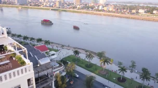 Σκάφος Drone Footage Tonle Sap River Στο Phnom Penh Cambodia — Αρχείο Βίντεο