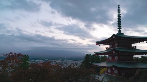 Nublado Noche Noche Lapso Tiempo Cinematográfico Pagoda Monte Fuji Japón — Vídeo de stock