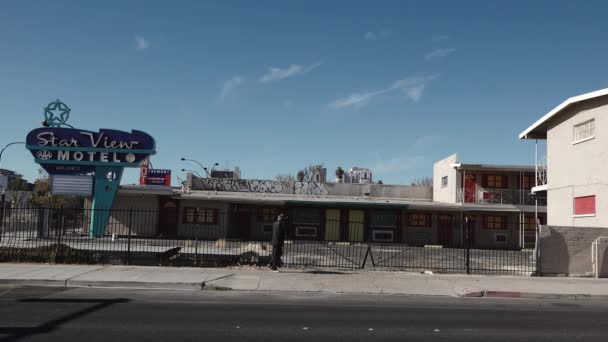Motel Abandonado Durante Día — Vídeo de stock