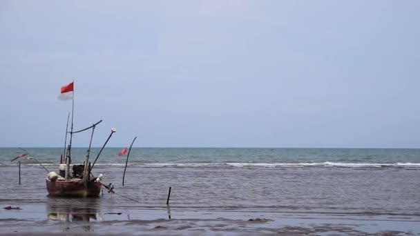 Wooden Boats Beach Which Moored Because Fishermen Sea Waves Swaying — Stock Video