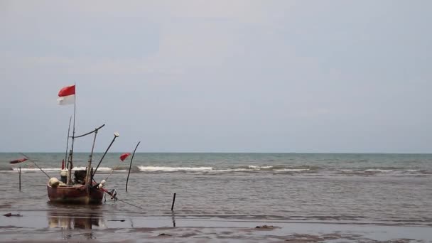 Foco Clip Ruido Barcos Madera Playa Que Están Amarrados Porque — Vídeos de Stock