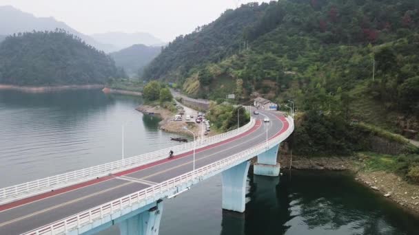 Cycling Bridge Thousand Island Lake Qiandao China — стоковое видео
