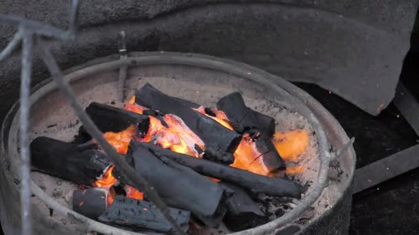 Fuego Cámara Lenta Ardiendo Mercado Chino Lijiang Yunnan China — Vídeos de Stock