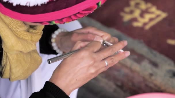 Travail Précision Mouvement Lent Bijoux Marché Chinois Local Dans Village — Video