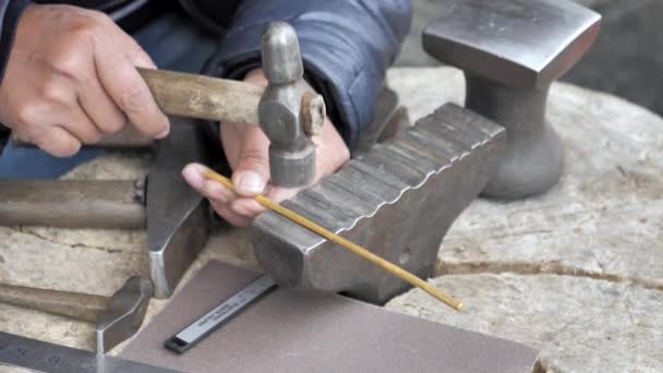 Slow Motion Hammering Jewelry Small Chinese Market Pobliżu Dali Yunnan — Wideo stockowe