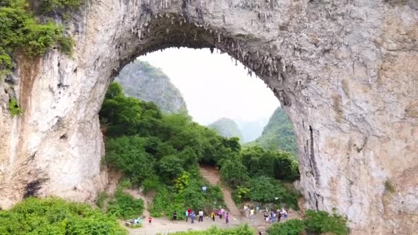 Moon Hill Mountain Natural Arch Bei Yangshuo Guangxi China — Stockvideo