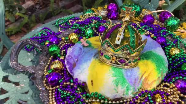 Outdoors Mardi Gras King Cake Crown Tiny Baby Surrounded Colorful — Stock Video