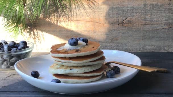 Side View Stack Blueberry Pancakes Pouring Syrup Drizzled Sides Morning — Stock Video