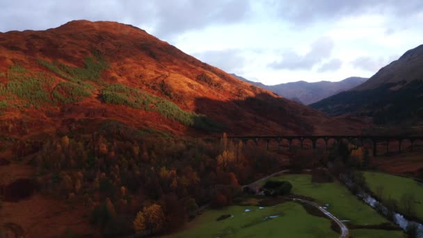 Drone Aéreo Sunrise Sobrevoo Glenfinnan Viaduct — Vídeo de Stock