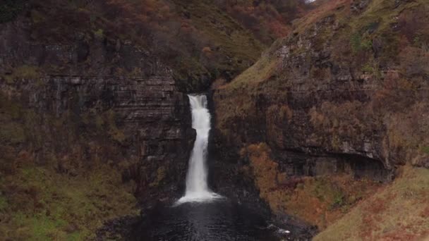Aerial Drone Flyover Lealt Fall Waterfall Skye Scotland Autumn — Stock Video