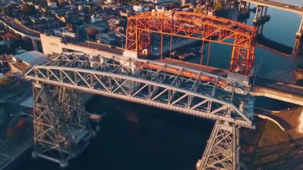 Tieffliegerbogenaufnahme Die Puente Boca Boca Brücke Buenos Aires Argentinien Folgende — Stockvideo