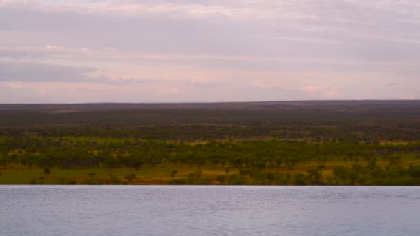Crepúsculo Sobre Rio Serengeti National Park Tanzânia Tiro Largo Estático — Vídeo de Stock