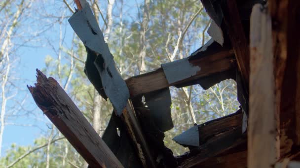 ノースカロライナ州の放棄された建物の破壊された屋根の遺跡 — ストック動画
