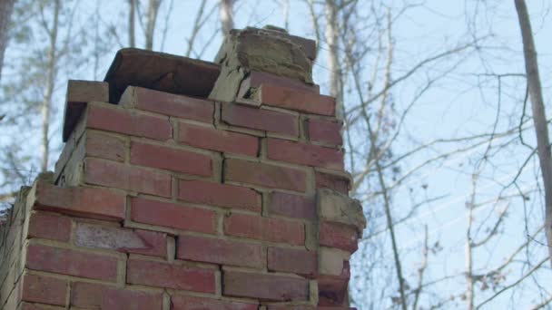 Оставшаяся Кирпичная Башня Заброшенного Здания Бывшего Мотеля Северной Каролине — стоковое видео