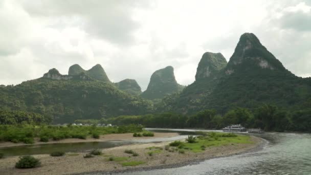 Bateaux Croisière Sur Rivière Dans Une Journée Nuageuse — Video