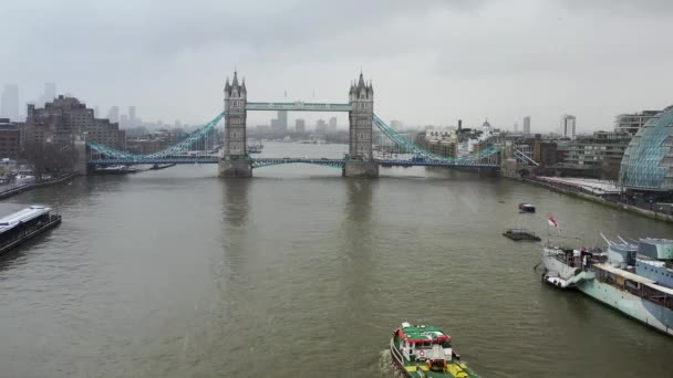 Tower Bridge Londonban Egyesült Királyság Hóvihar Idején — Stock videók