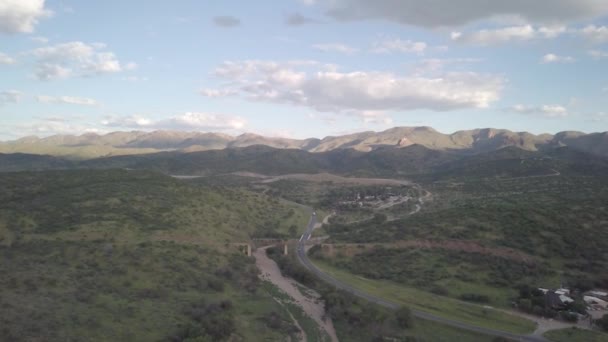 Légi Felvétel Egy Vasúti Hídról Auas Hegyláncban Windhoek Namíbiában — Stock videók