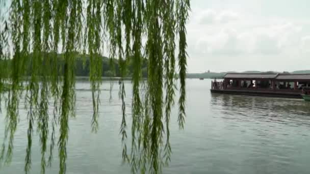 Turist Båt Kryssning Lämnar För Tur West Lake Hangzhou Kina — Stockvideo