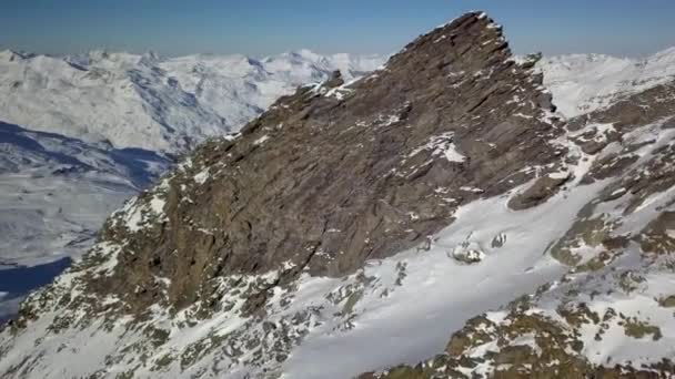 Величественные Открытые Горы Поднимающиеся Через Снег Окружающий Валь Торанс Французские — стоковое видео