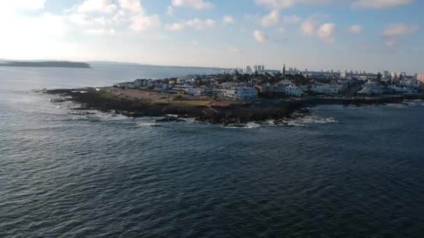 Ort Punta Del Este Uruguay Sommerzeit Drohne Fliegt Vom Wasser — Stockvideo