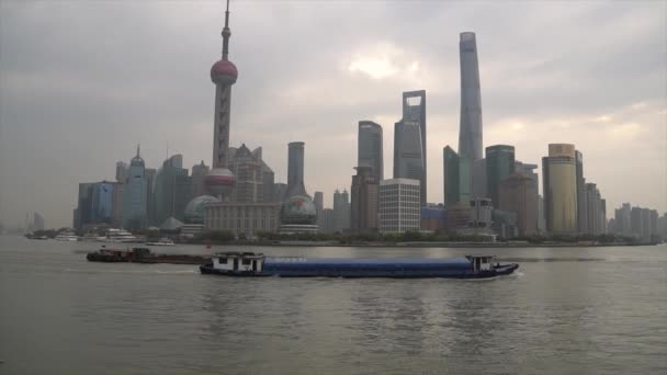 Skyline View Shanghai Bund Cloudy Day Ships — Stock Video