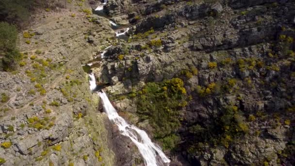 Δραματική Εναέρια Τραβήξτε Προς Έξω Θέα Της Cascata Fisgas Ermelo — Αρχείο Βίντεο