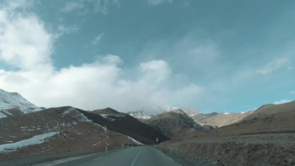 Mooi Uitzicht Bergen Langzaam Bedekt Met Ongerepte Sneeuw — Stockvideo
