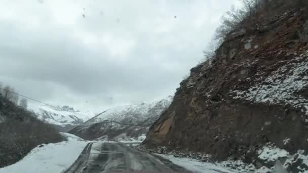 Wilde Fahrt Auf Matschiger Eisbedeckter Bergstraße Teil — Stockvideo