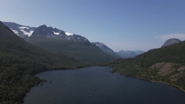Calma Lago Blu Dalle Montagne Innerdalen Della Norvegia Aerial — Video Stock