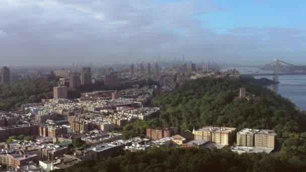 Epische Wide Aerial Truck Upper Manhattan Nyc Met Uitzicht Inwood — Stockvideo