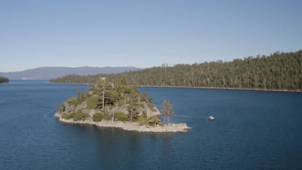 Motorboot Legt Fannett Island Lake Tahoe — Stockvideo